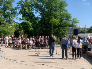 VIDEO: Příznivci komunistické strany oslavili na brněnském náměstí Svátek práce