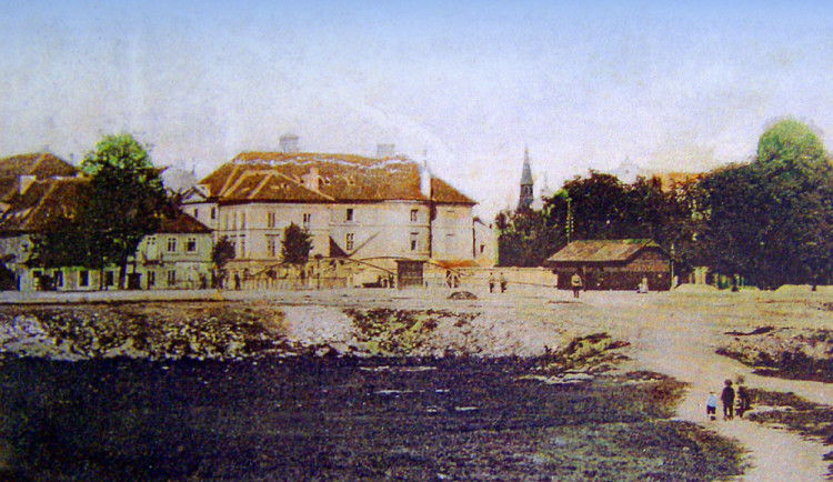 DRBNA HISTORIČKA: Krumlovský rybník sloužil jako zásobárna vody. Přes dno pak jezdila koňka