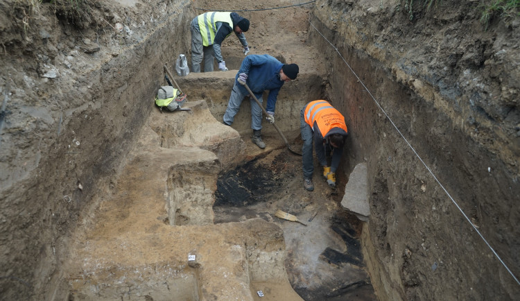 Archeologové zjišťují, jak vypadalo předměstí Brna v 11. století. Při vykopávkách našli i obytný dům