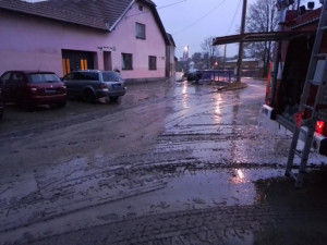 Vydatný déšť v Brně zaměstnal hasiče. Zasahovali u zatopených sklepů a silnic