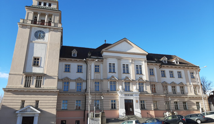 Muž z Brněnska se chtěl vyhnout vězení. Vyhrožoval bombou v soudní budově a teď mu hrozí další trest