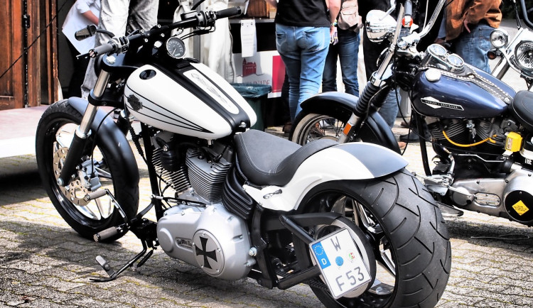 Na jižní Moravu se sjíždějí tisícovky motorkářů z celé Evropy. Policie varuje před problémy