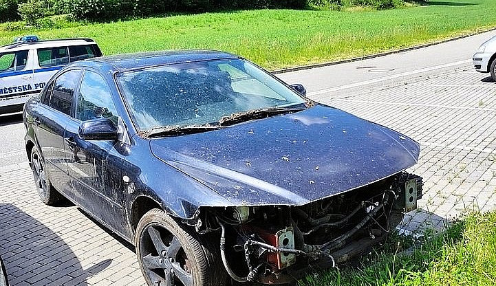 Blansko se potýká s autovraky odstavenými v ulicích. Nepojízdných vozů ročně strážníci řeší desítky