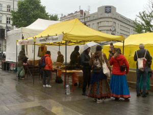 VIDEO: Centrem Brna prošli lidé, kteří oslavovali indického boha Krišnu. Doprovázel je obrovský nazdobený vůz