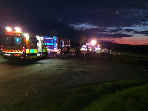 Jihomoravští hasiči v sobotu zasahovali u deseti nehod. Z příkopu vyprošťovali motorkáře po střetu s dodávkou