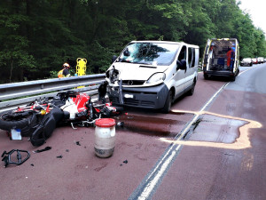 Jihomoravští hasiči v sobotu zasahovali u deseti nehod. Z příkopu vyprošťovali motorkáře po střetu s dodávkou