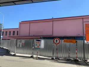 VIDEO: Dělníci začali s demolicí nádražní budovy v brněnském Králově Poli