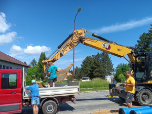 Dělníci v Blansku vykopali kus druhoválečného minometu. Při rekonstrukci vodovodu ho vytáhl bagr