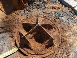 Dělníci v Blansku vykopali kus druhoválečného minometu. Při rekonstrukci vodovodu ho vytáhl bagr