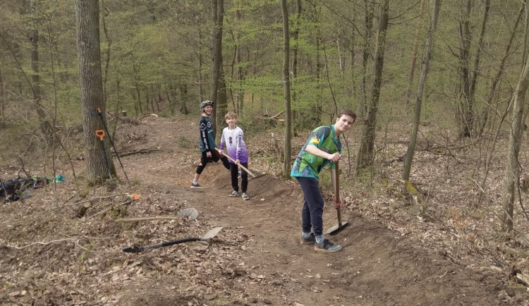 Cyklotraily v Zamilovaném hájku, které byly dosud nezákonné, se podařilo legalizovat