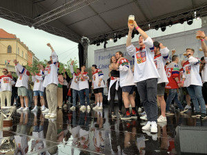 VIDEO: Brněnský odchovanec Dostál pobláznil národ. Je to doma, křičel na Staromáku