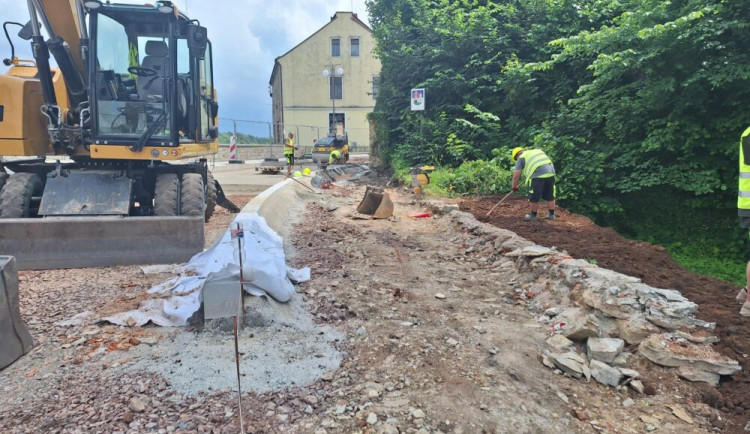 Opravy v Novém Městě nad Metují prodlouženy kvůli archeologickým nálezům