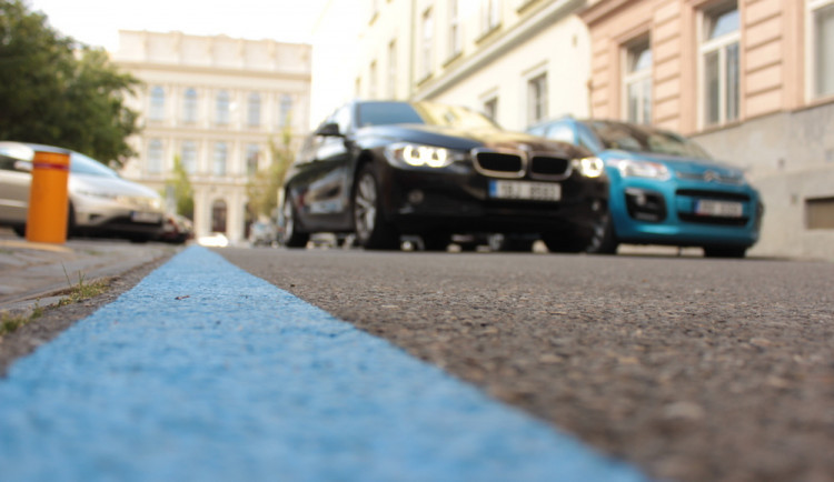 Na řidiče v Brně čekají nové modré zóny. Rezidentní parkování se rozšíří do Nového Lískovce a Brna-sever
