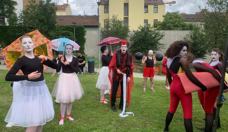 VIDEO: Brněnský Bronx ožil uměním. Lidé si užívají Ghettofest