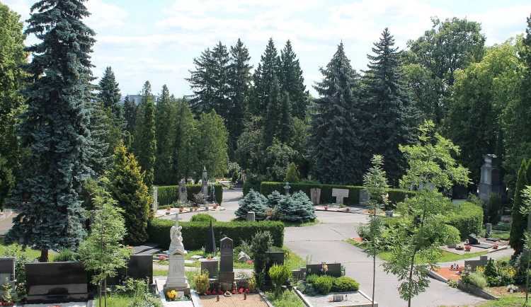 Brno chystá opravu cest na hřbitově za 320 milionů korun. Hledá zhotovitele