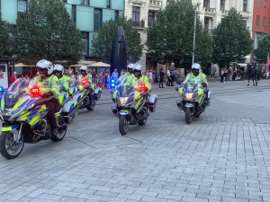 VIDEO: Do centra Brna dorazily desítky policistů na koních. Předvedou své dovednosti
