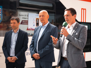 Nové validátory na nádražích by měly usnadnit nákup jízdenek. Celkem jich na jižní Moravě bude tři sta