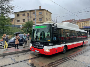 Brněnští autobusáci zaviňují stále víc nehod. Ti, kteří do listopadu nenabourají, dostanou deset tisíc