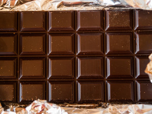 Osmnáctiletá dívka v Brně ukradla přes třicet čokolád za čtyři tisíce korun