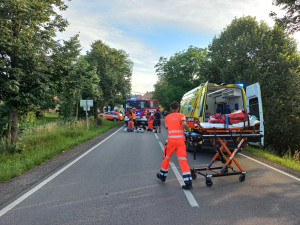Srážka dvou aut u Brna skončila tragicky. Žena svým zraněním na místě podlehla