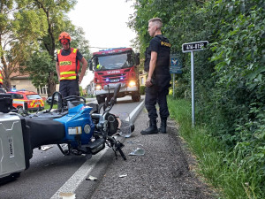 Srážka dvou aut u Brna skončila tragicky. Žena svým zraněním na místě podlehla