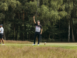 Golfresort Lázně Bohdaneč hostil jeden z nejprestižnějších turnajů v Česku. Doplnila ho show skupiny Queenie