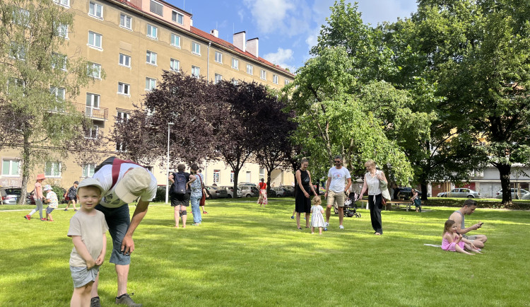 Brňané mohou navštívit opravený vnitroblok mezi Bayerovou a Dřevařskou, jeho přeměna netrvala ani rok