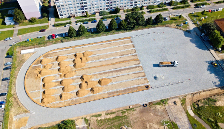 V Břeclavi staví nový atletický ovál. Doplní ho multifunkční hřiště a velodrom