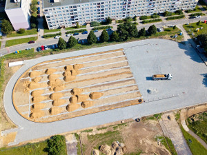 V Břeclavi staví nový atletický ovál. Doplní ho multifunkční hřiště a velodrom