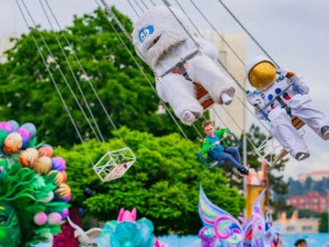 Léto je tady a známé tváře se i s rodinami baví na Planetě zábavy