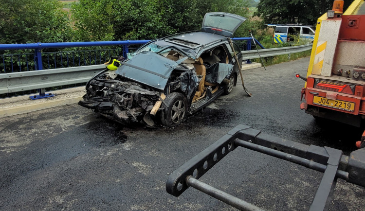 Na Novojičínsku málem přišel o život devatenáctiletý řidič, jeho auto se střetlo s domíchávačem betonu