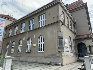Radní městské části Brno-střed zatím neplánují změny ve vedení ZŠ Kotlářská, které údajně neřeší šikanu