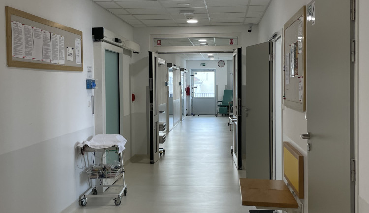 VIDEO: Fakultní nemocnice u svaté Anny v Brně otevřela onkologickým pacientům nové lůžkové oddělení