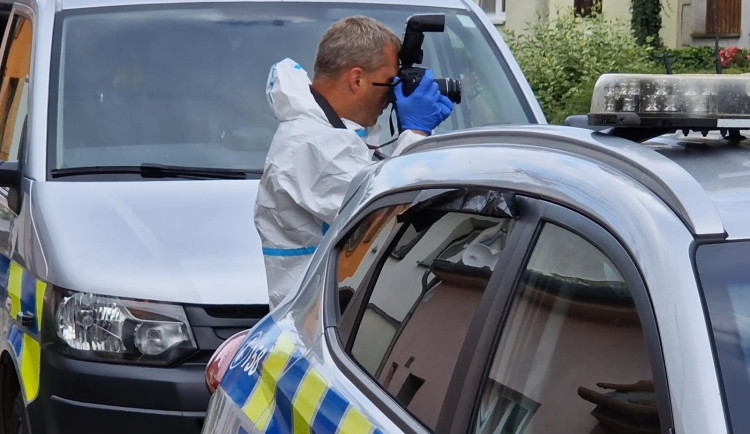 Žena na Vyškovsku při potyčce vážně zranila partnera. Policisté ji obvinili z pokusu o vraždu