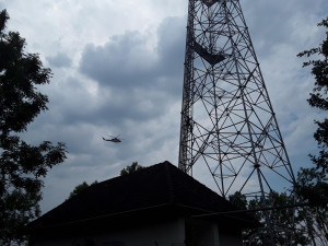 Mladík na Hodonínsku vylezl na vysílač. Zranil si nohu a dolů ho sundávali hasiči