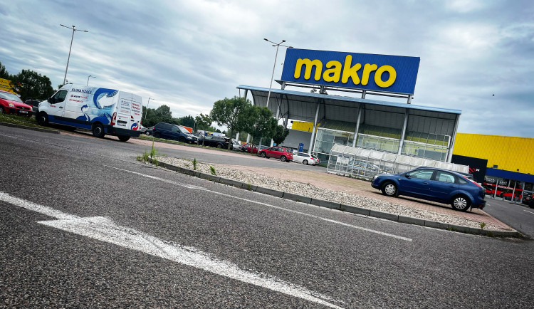 Hradecké Tesco a Makro spojí silnice, její stavba právě začíná