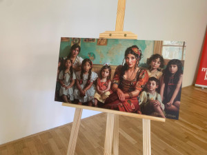 V Brně vystavují obrazy pracujících Romů. Chtějí pomocí umělé inteligence poukázat na stereotypy