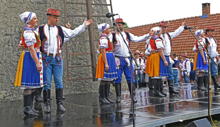 V Kuželově vyvrcholil folklorní festival Horňácké slavnosti. Od čtvrtka ho navštívilo asi pět tisíc lidí