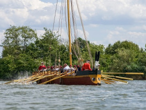 V Pasohlávkách na dva měsíce zakotvila unikátní římská veslice. Měří osmnáct metrů a váží pět tun