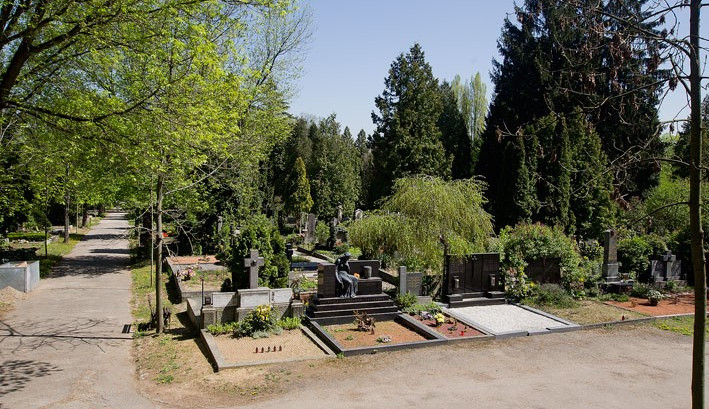 Ústřední hřbitov čeká rekonstrukce cest za 400 milionů. Přestavba by měla trvat pět let