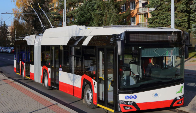 Trolejbusy jezdí v Brně už 75 let. Jde o největší trolejbusový provoz v Česku