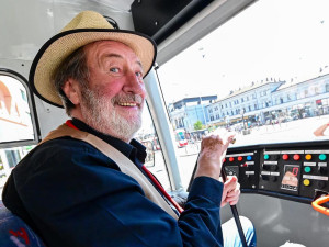 Bolek slaví pětasedmdesáté narozeniny. Brno mu blahopřeje, pártyšalina dostala červený nos