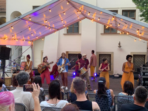 VIDEO: Centrum jihomoravské metropole oživili exotičtí tanečníci. Začal festival brazilské kultury