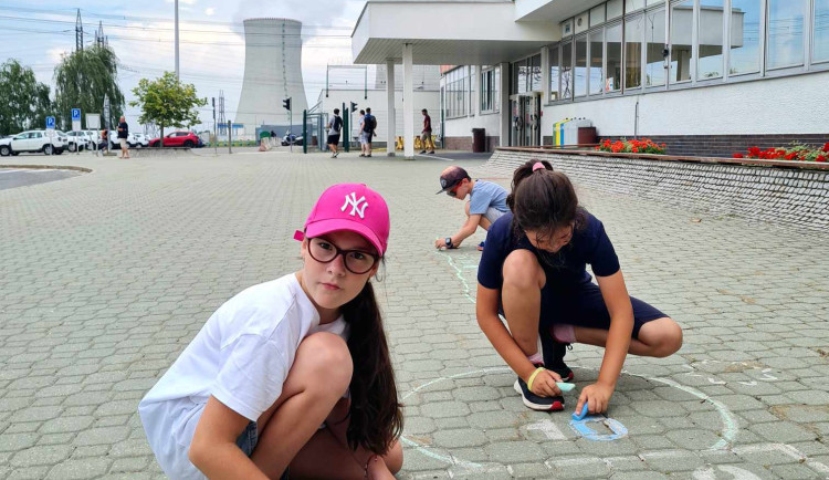 V dukovanské elektrárně mohou děti chodit do práce s rodiči. Zpříjemňují si tak prázdniny