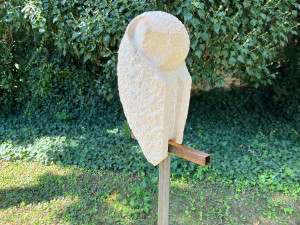 Lidé si pod vedením umělce vyzkoušeli sochařinu. Svá díla vystavují v zahradě brněnské vily