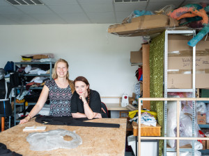 Brněnské kapely Kumbalu a The Outroverts vystoupily v prostoru zkušeben a ateliérů ZET9 v Líšni