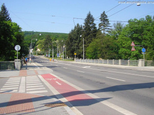 Řidiči v Brně do listopadu neprojedou z Pisárek do Kohoutovic. Hromadné dopravy se uzavírka nedotkne