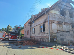 Požár zničil dům na Blanensku. Vzplála baterie fotovoltaiky