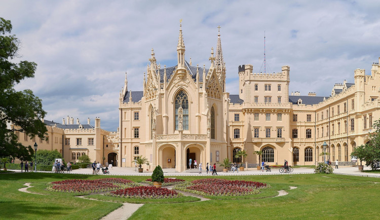 Mikulov i Lednici trápí příliš mnoho turistů. Dělali hluk a vykupovali místním pečivo