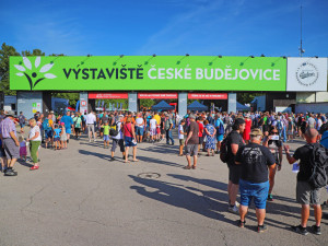 Vyhrajte vstupenky na Země živitelku